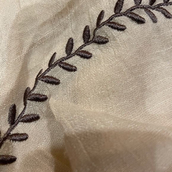 Creme embroidered tunic style top with bell sleeves - Picture 4 of 6